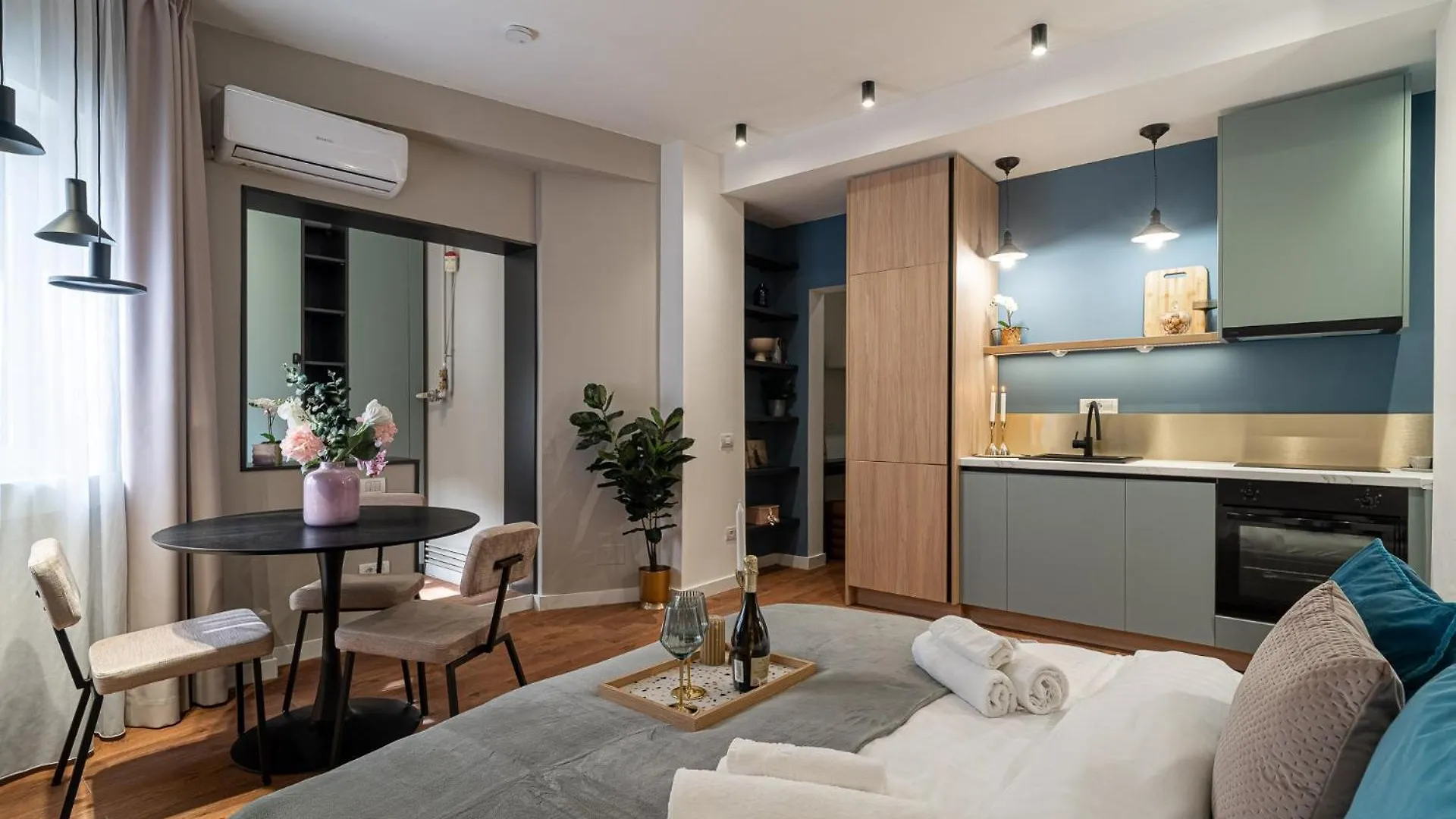Apartment Urban Chic Studios Near Cismigiu & Calea Victoriei Bucharest