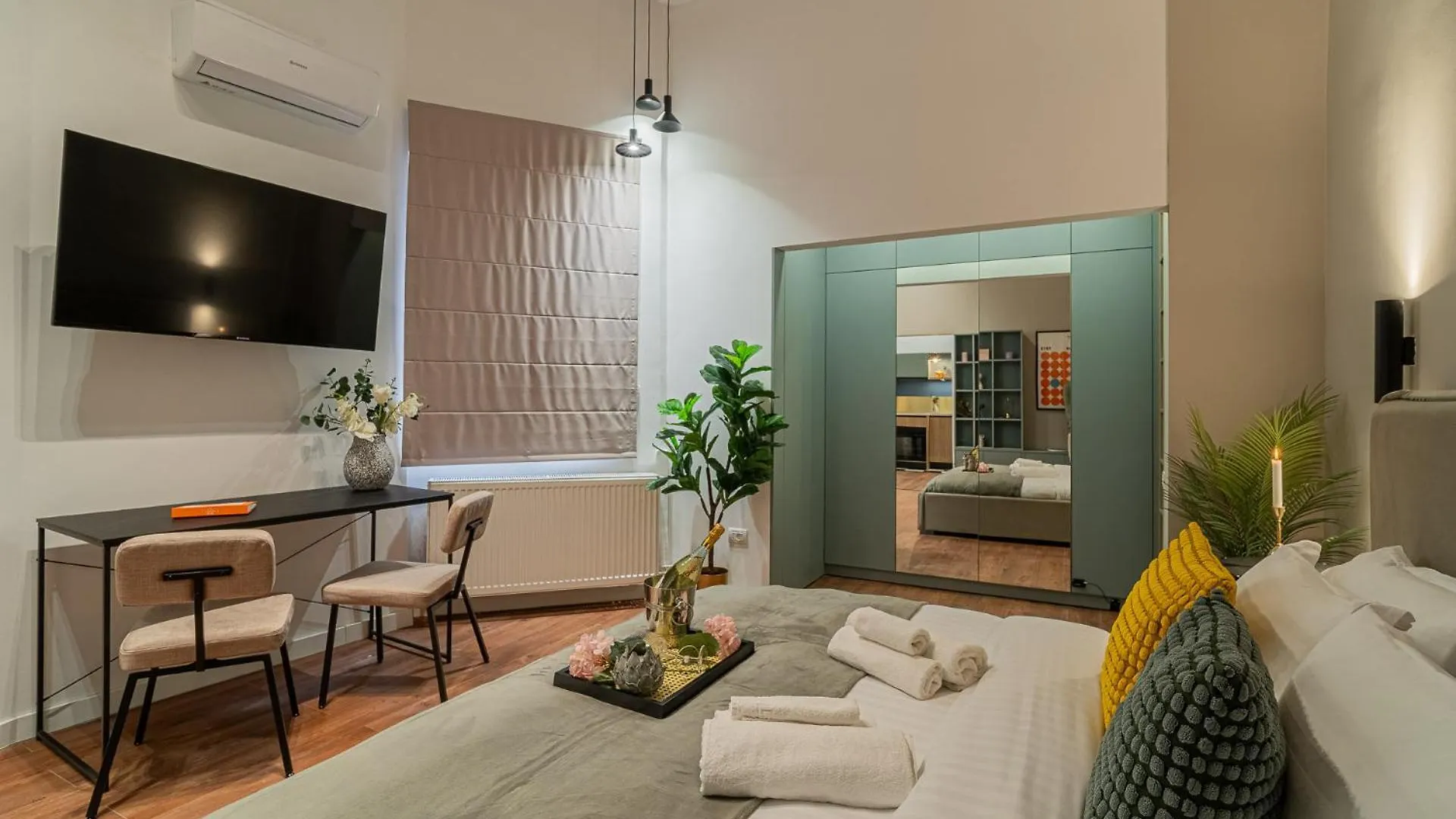 Apartment Urban Chic Studios Near Cismigiu & Calea Victoriei Bucharest